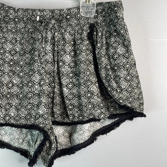 AMERICAN EAGLE Printed Bloomer Shorts Black White Fringed Elastic Drawstring M - Picture 4 of 10